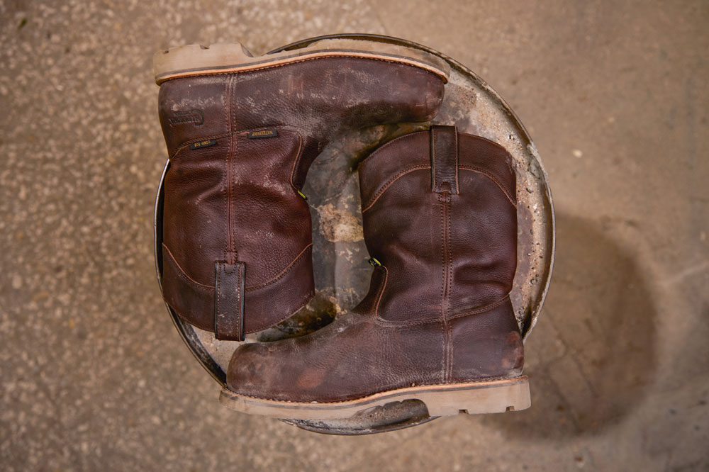Botas Serious Plus 10" resistentes a perforaciones con puntera de nanocomposici&oacute;n impermeable y protecci&oacute;n metatarsal en color brezo aceitado (marr&oacute;n).